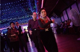 Người cao tuổi Hàn Quốc khiêu vũ để sống khỏe